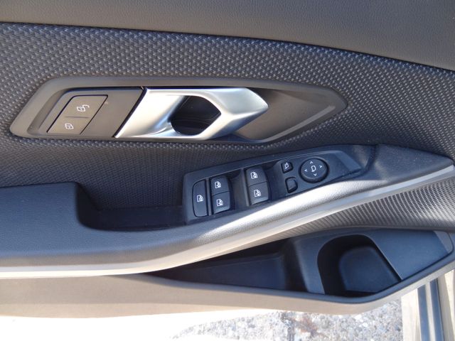 Fahrzeugabbildung BMW 318 i/1.Hand/Curved/LED/Navi/SitzH/2.500km/