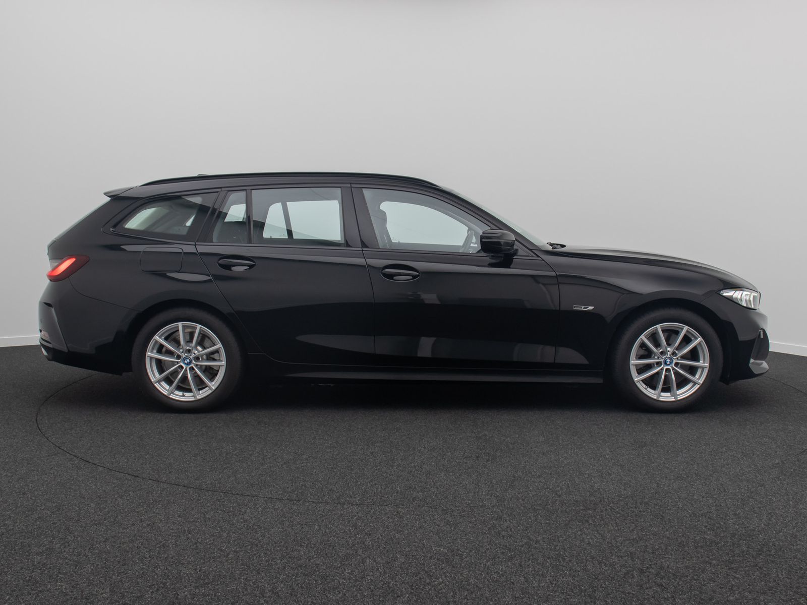 Fahrzeugabbildung BMW 320e GeschwindigReg AHK HiFi PDC CockpitPlus DAB