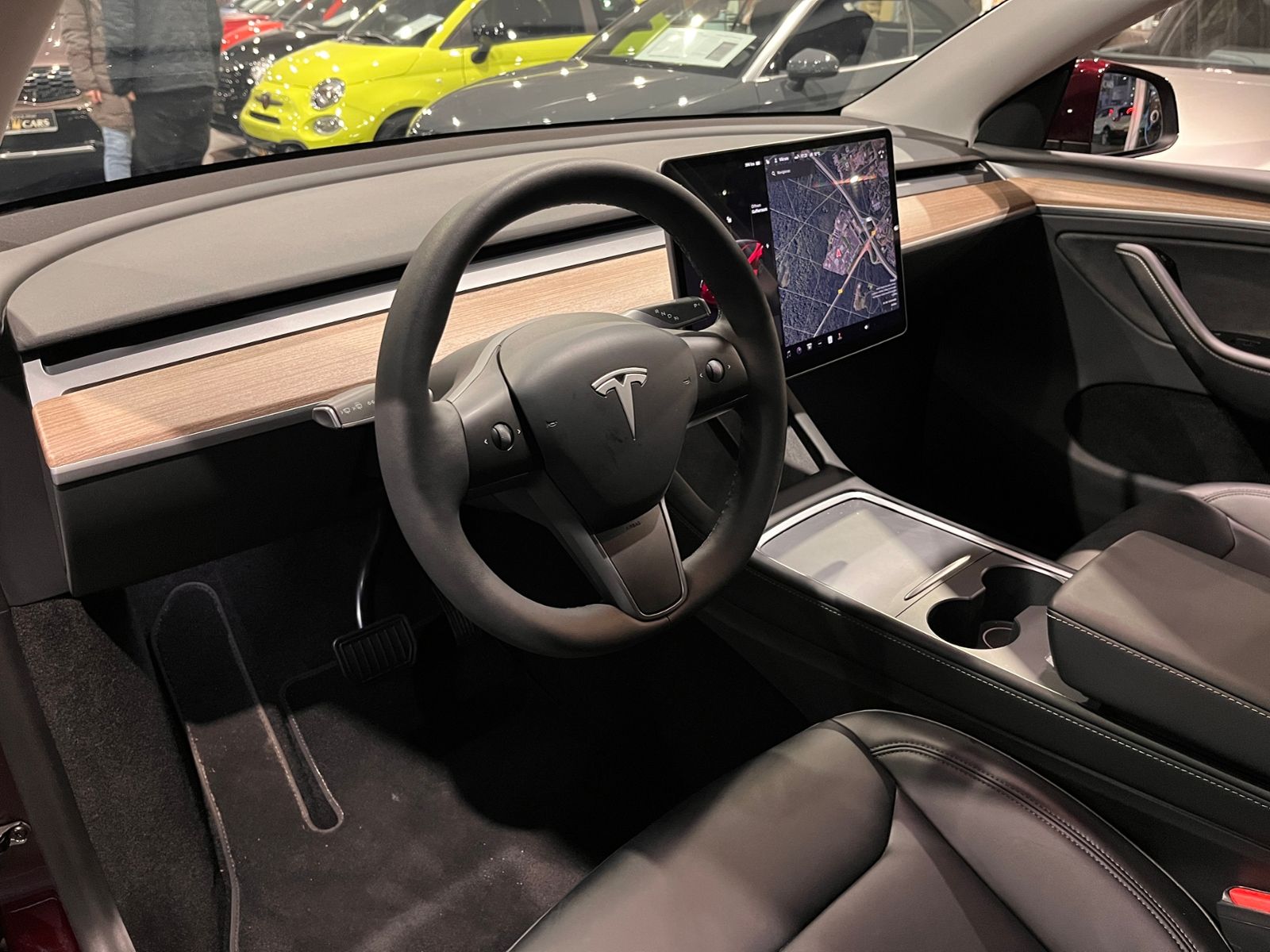 Fahrzeugabbildung Tesla Model Y SR RWD AUTOPILOT PANO 360° WP 19"