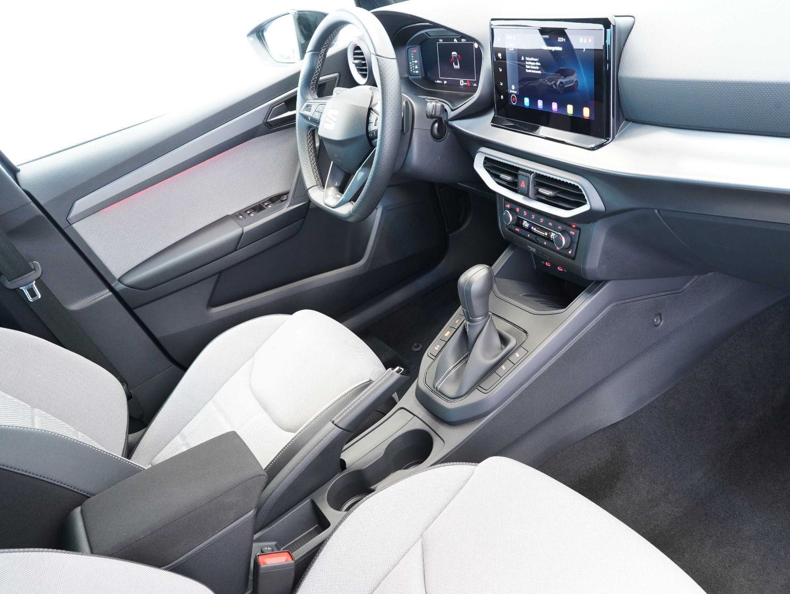 Fahrzeugabbildung SEAT Arona 1.5 TSI 110 kW FR Black Edition