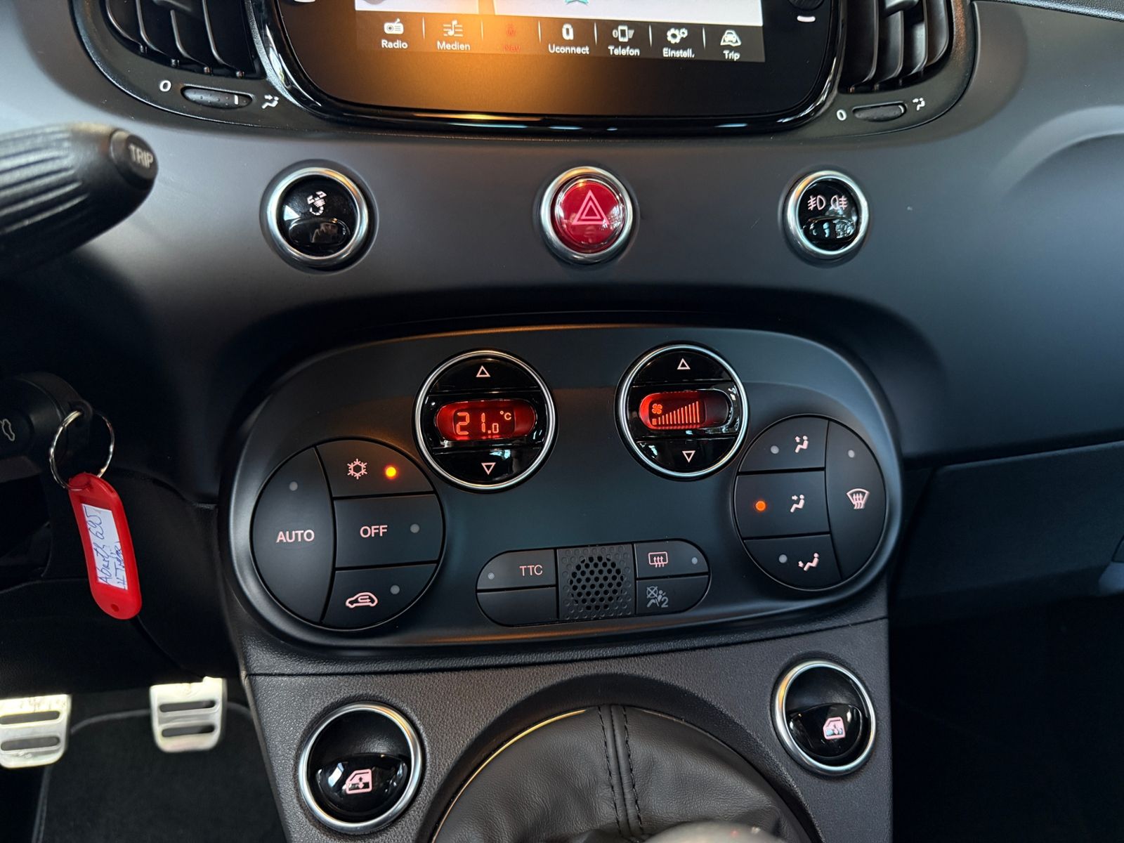 Fahrzeugabbildung Abarth 695 Competizione BEATS NAVI SABELT