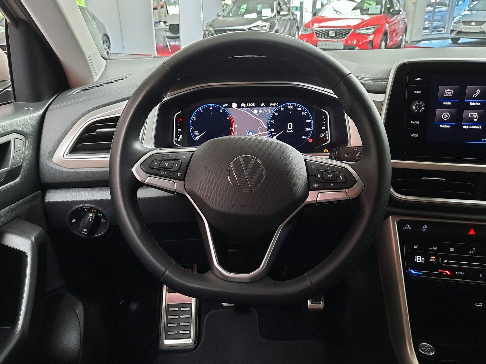 Fahrzeugabbildung Volkswagen T-Roc Move TSI *Standhzg*Cam*Navi*PDC*LED*ACC*