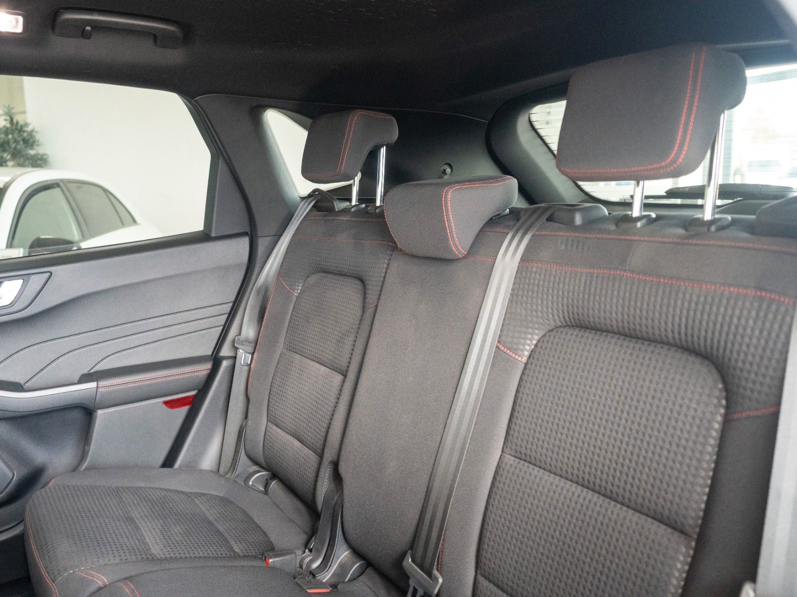 Fahrzeugabbildung Ford Kuga Plug-In Hybrid ST-Line AUTOM./WINTER-P./DAB