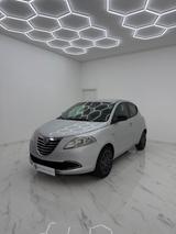 Lancia Ypsilon 0.9 TwinAir 85 CV 5 porte S&S Sil - silberne Lancia Ypsilon