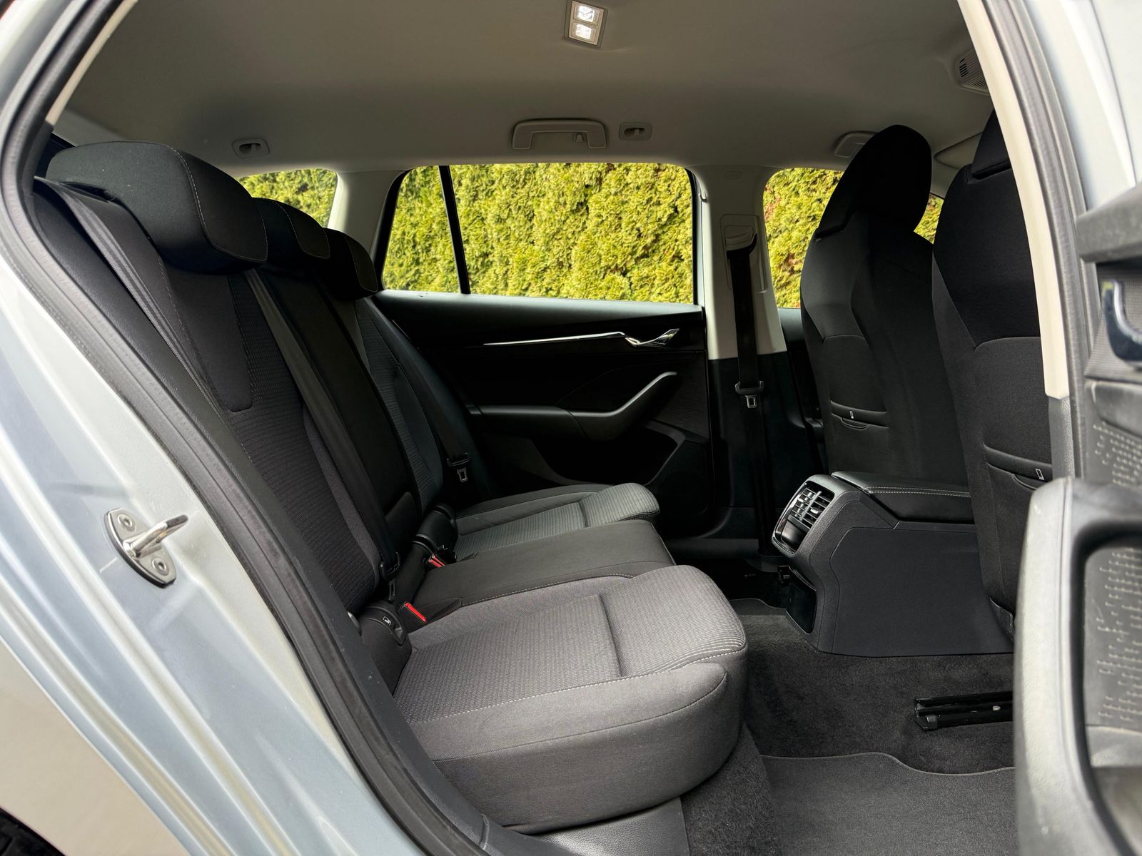 Fahrzeugabbildung SKODA Octavia 2.0 TDI Ambition LED+SHZ+AHK+CARPLAY+DAB
