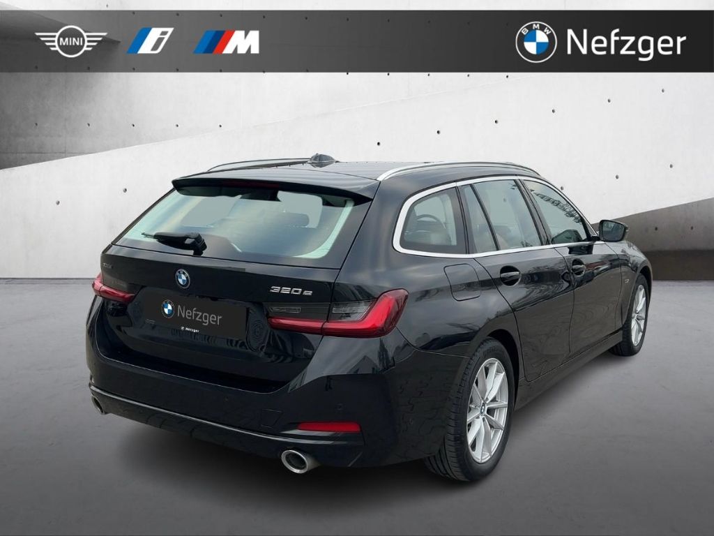 BMW 320 e xDrive Touring Navi Pano HiFi RFK Sportsit foto 5