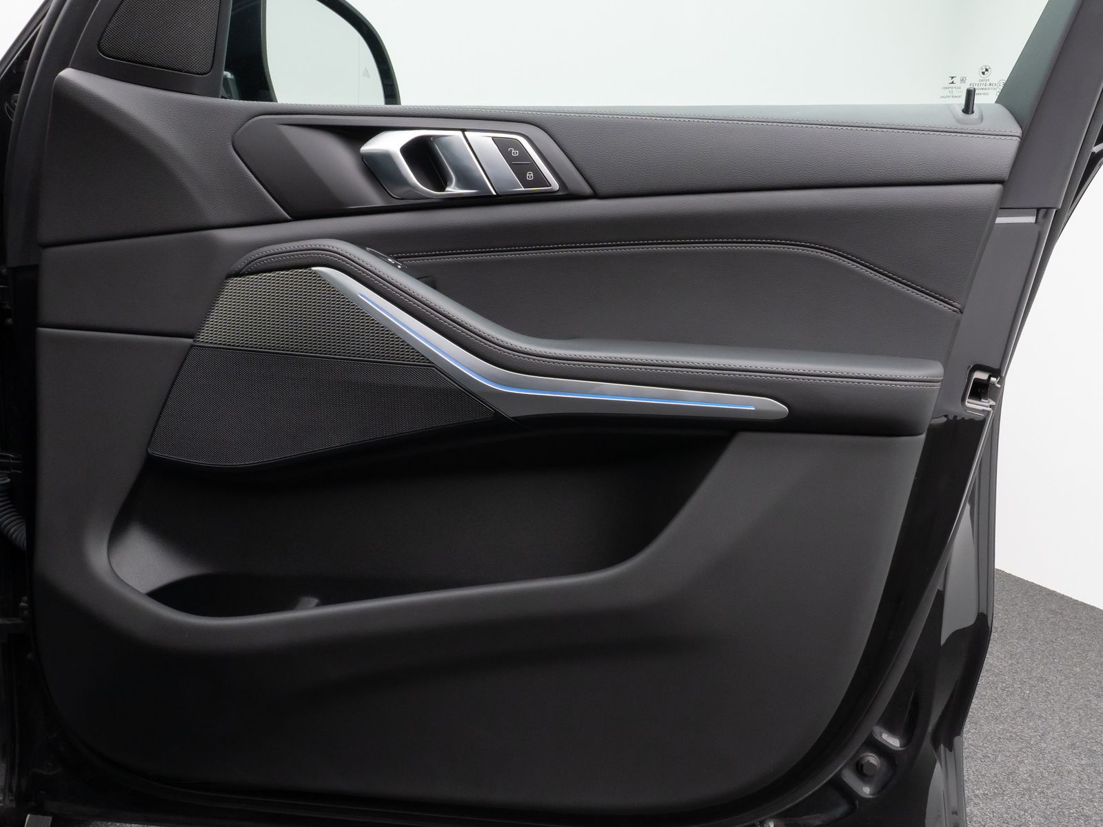 Fahrzeugabbildung BMW X5 xD45e M Sport Panorama 360° HUD DAB HiFi 21"