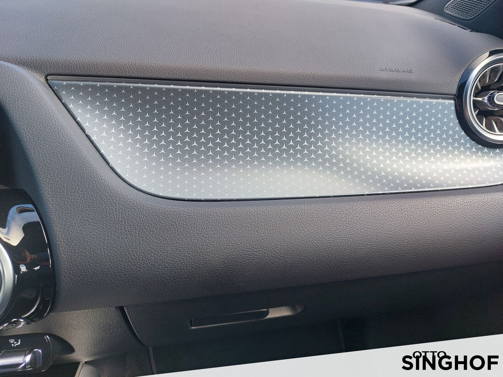 Fahrzeugabbildung Mercedes-Benz GLA 200 Progressive +AHK+360°+Distronic+TOTW+LED