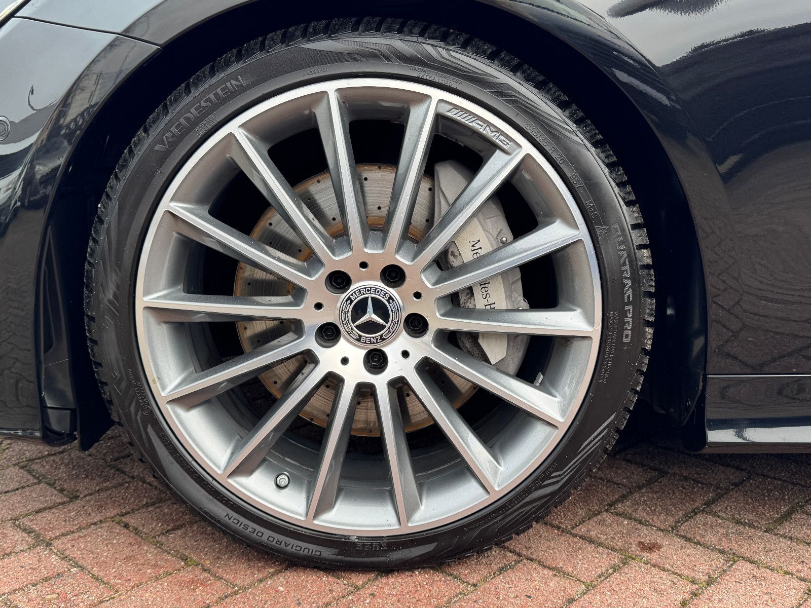 Fahrzeugabbildung Mercedes-Benz E 300 Coupe 9G 2X AMG LINE PANORAMA MBUX 20 ZOLL
