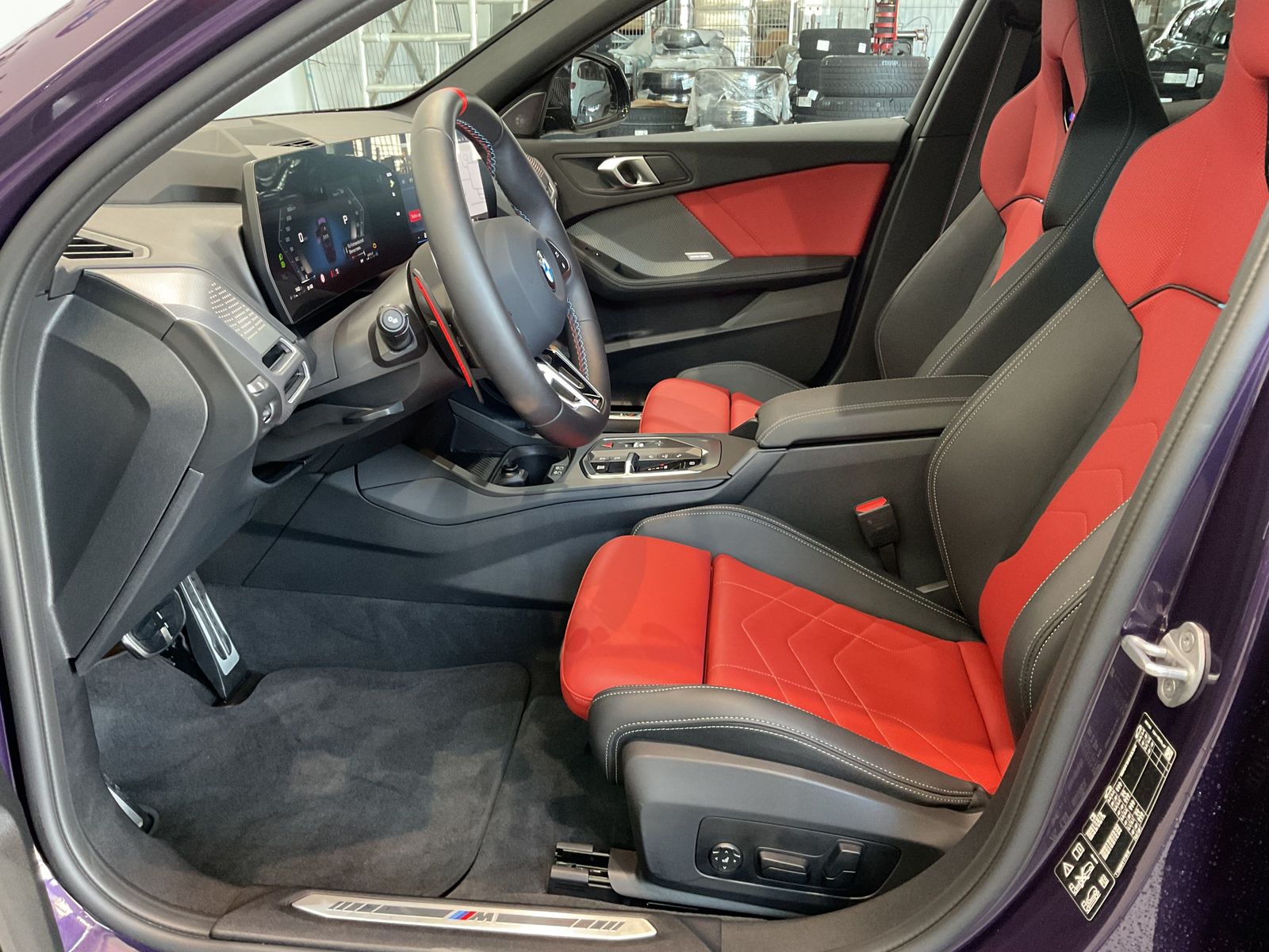 Fahrzeugabbildung BMW M135 xDrive M Sportpaket Pro, M Sportsitze, Head