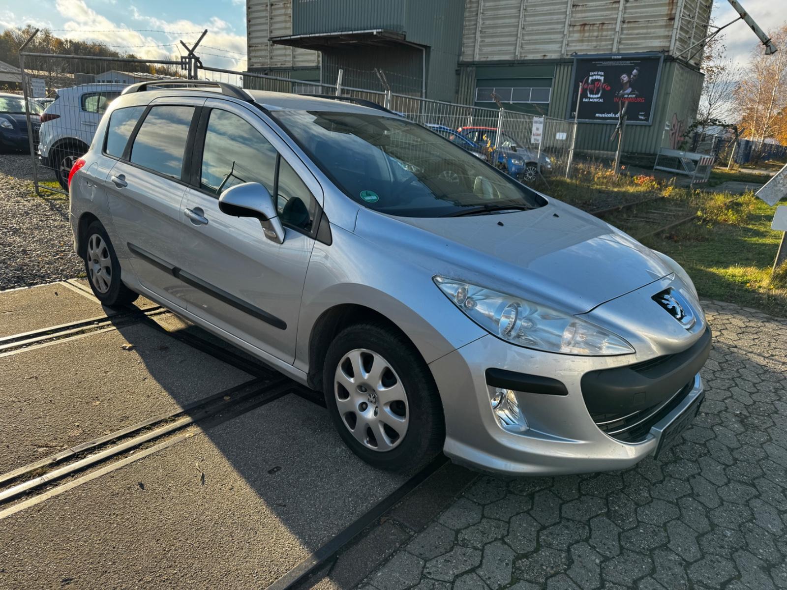 Peugeot 308 2009 — салон