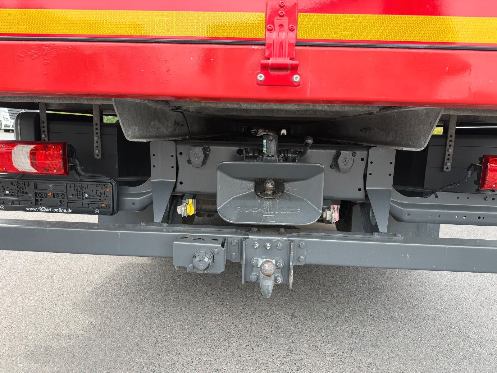 Fahrzeugabbildung Mercedes-Benz Atego 923 L 3 Sitze Standh. Ausbau