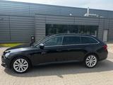 Skoda Superb Combi Ambition 4x4 Panorama /LED/ Navi/ - Skoda: Schiebedach