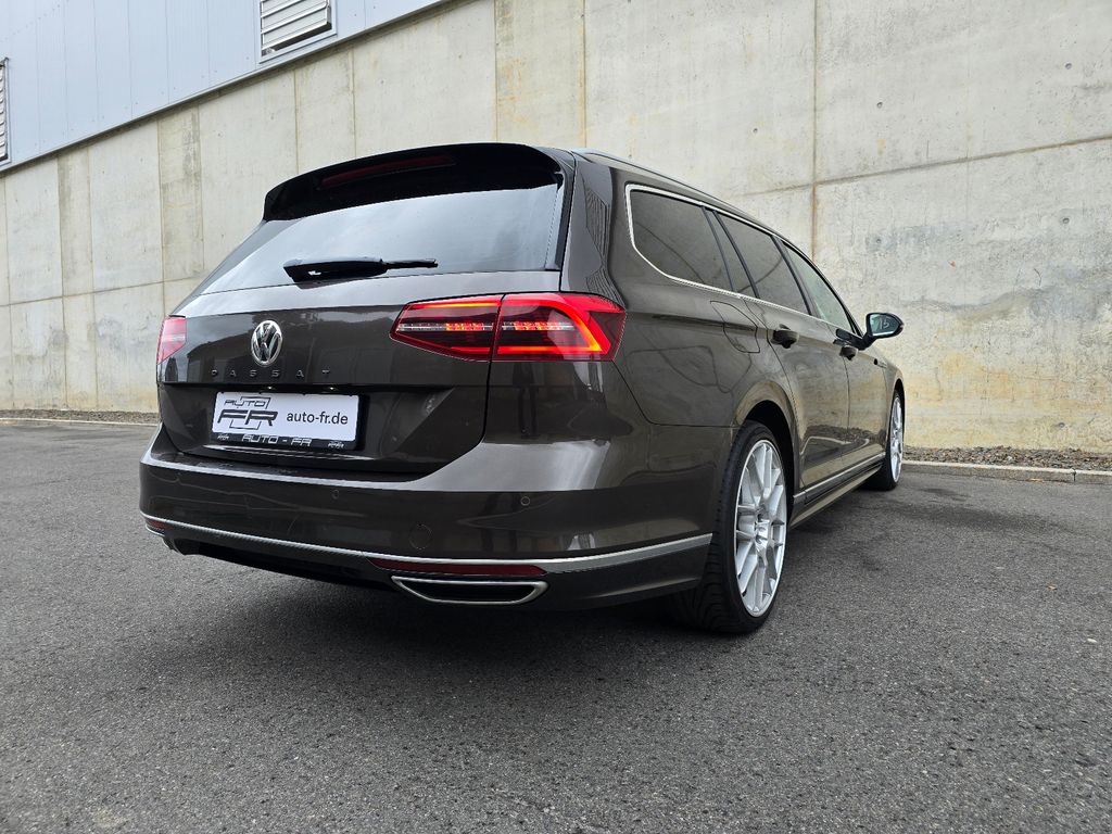 VW Passat Variant R-Line 2.0TDI 150PS DSG Pano DAB VW Passat Variant R-Line 2.0TDI 150PS DSG Pano DAB