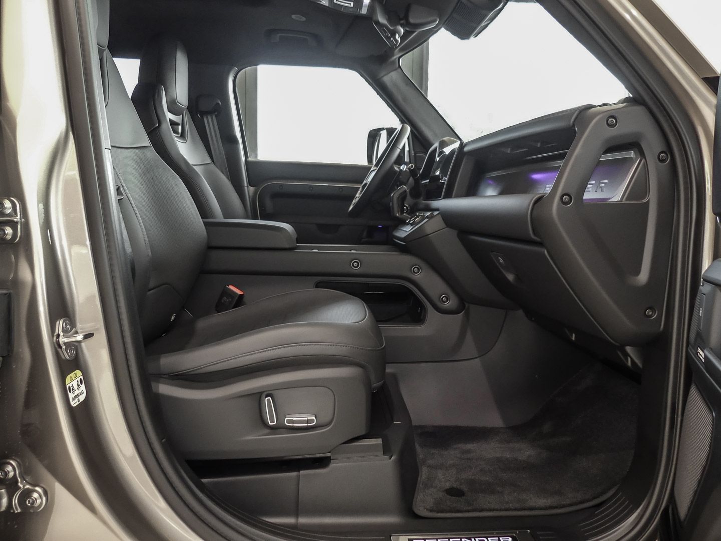Land Rover Defender V8 110 4.4 Benzin P635 OCTA HUD El. Pan imagem 3
