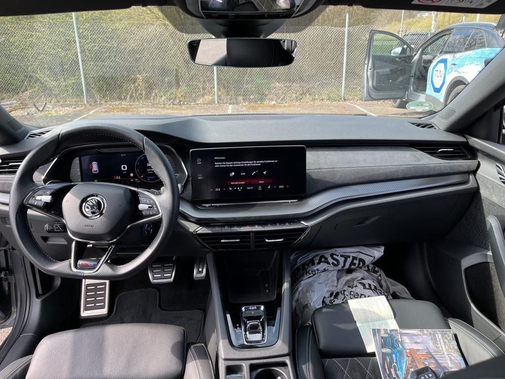 Fahrzeugabbildung SKODA Octavia Combi TDI RS Plus DSG 4x4 Matrix Navi HU