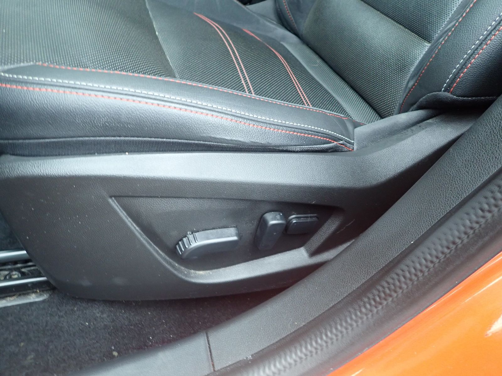 Fahrzeugabbildung Renault Arkana R.S. Line E-TECH 145