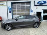 Ford Focus Titanium - Ford Focus mit Benzin-Antrieb: Grau, Kleinwagen