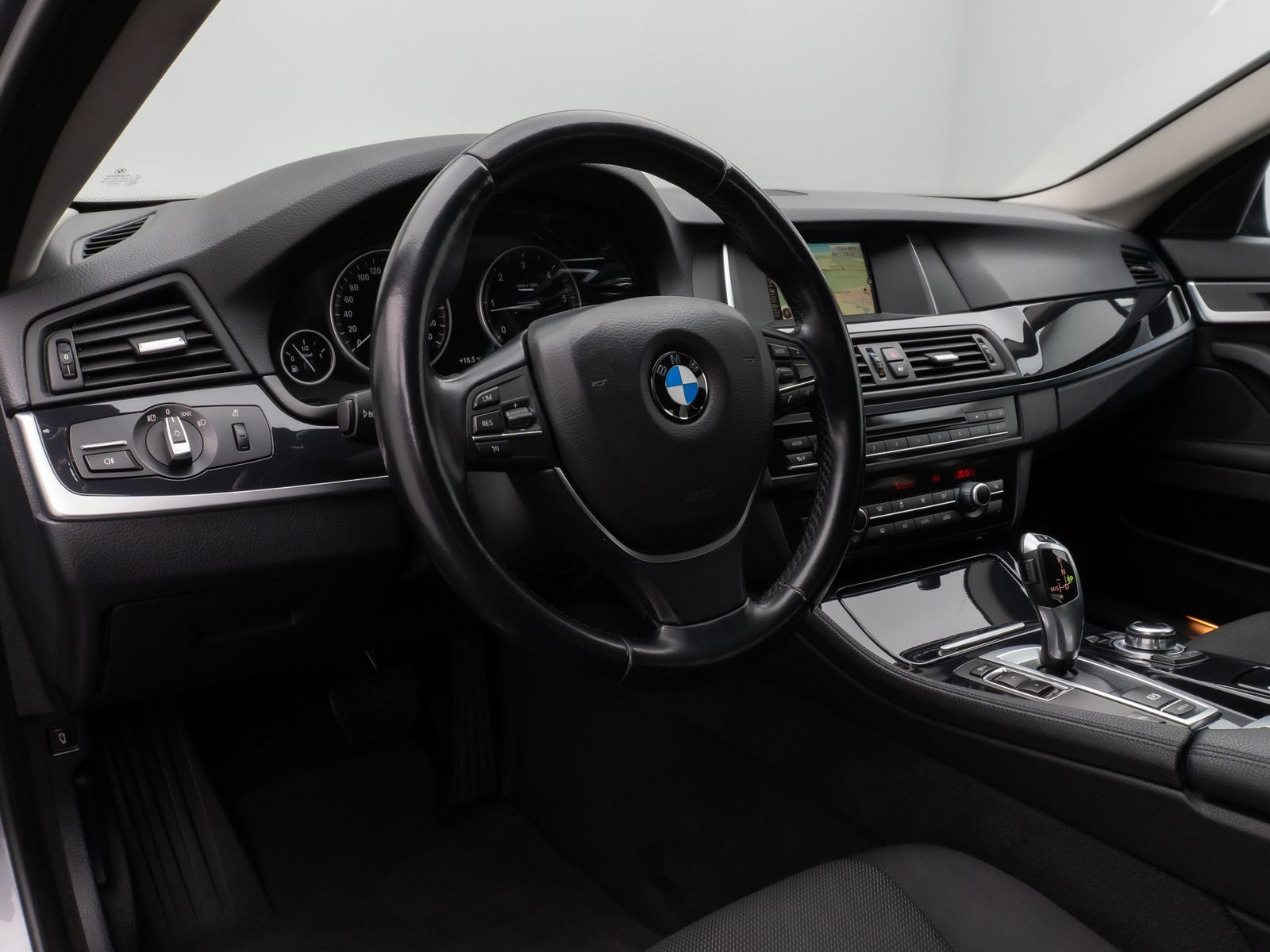 Fahrzeugabbildung BMW 520d Navi Sitzhzg Bi-Xenon PDC Tempomat