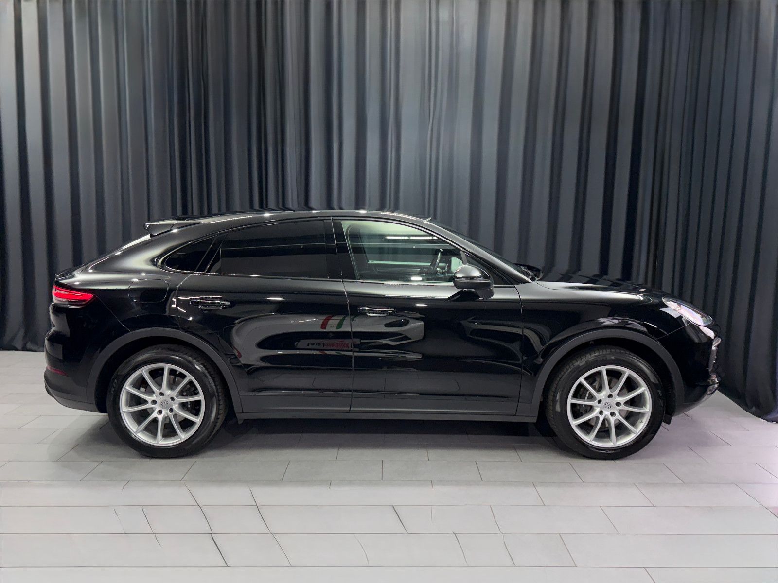 Fahrzeugabbildung Porsche Cayenne Coupe Basis |LED|LUFT|STDHZ