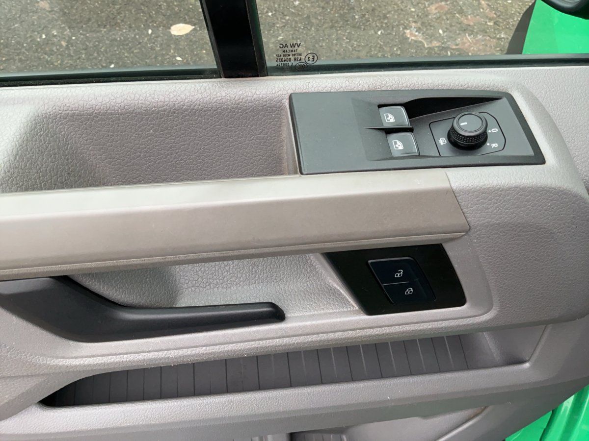 Fahrzeugabbildung Volkswagen Crafter 35 Pritsche 2.0 TDI Langer Radstand AHK