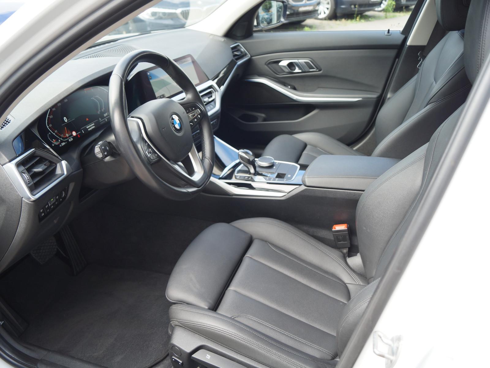 BMW 330i Aut. Tou. Sport Line * Navi * LED * Leder
