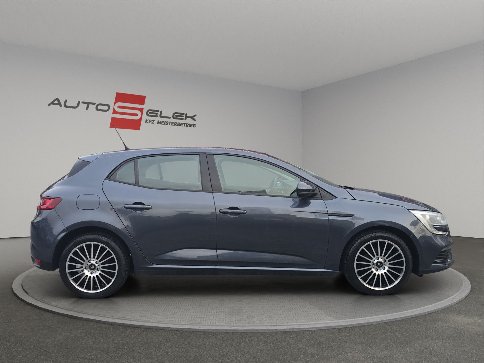 Fahrzeugabbildung Renault Megane IV Play NAVI+PDC+SHZ AUS 1.HAND