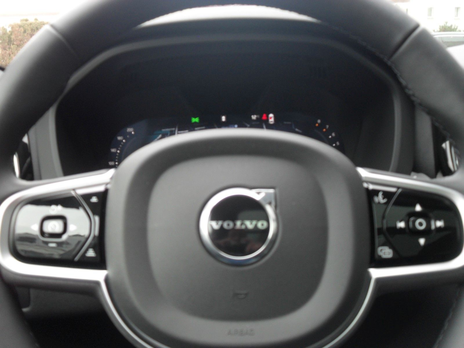 Fahrzeugabbildung Volvo XC 60 B5 Plus Black Edition AWD