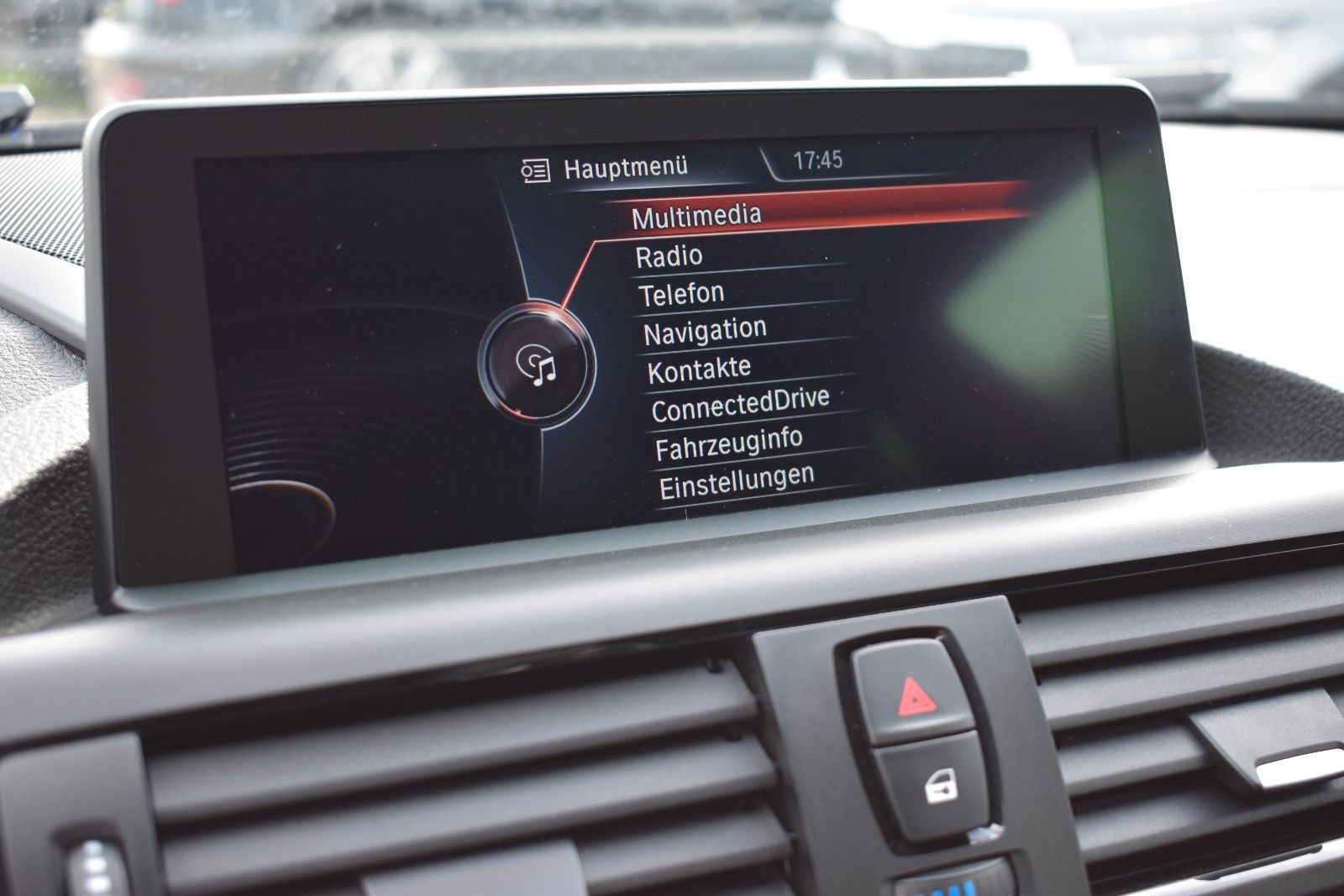 Fahrzeugabbildung BMW BMW M135i xDrive H&K 19 Zoll Navi Prof