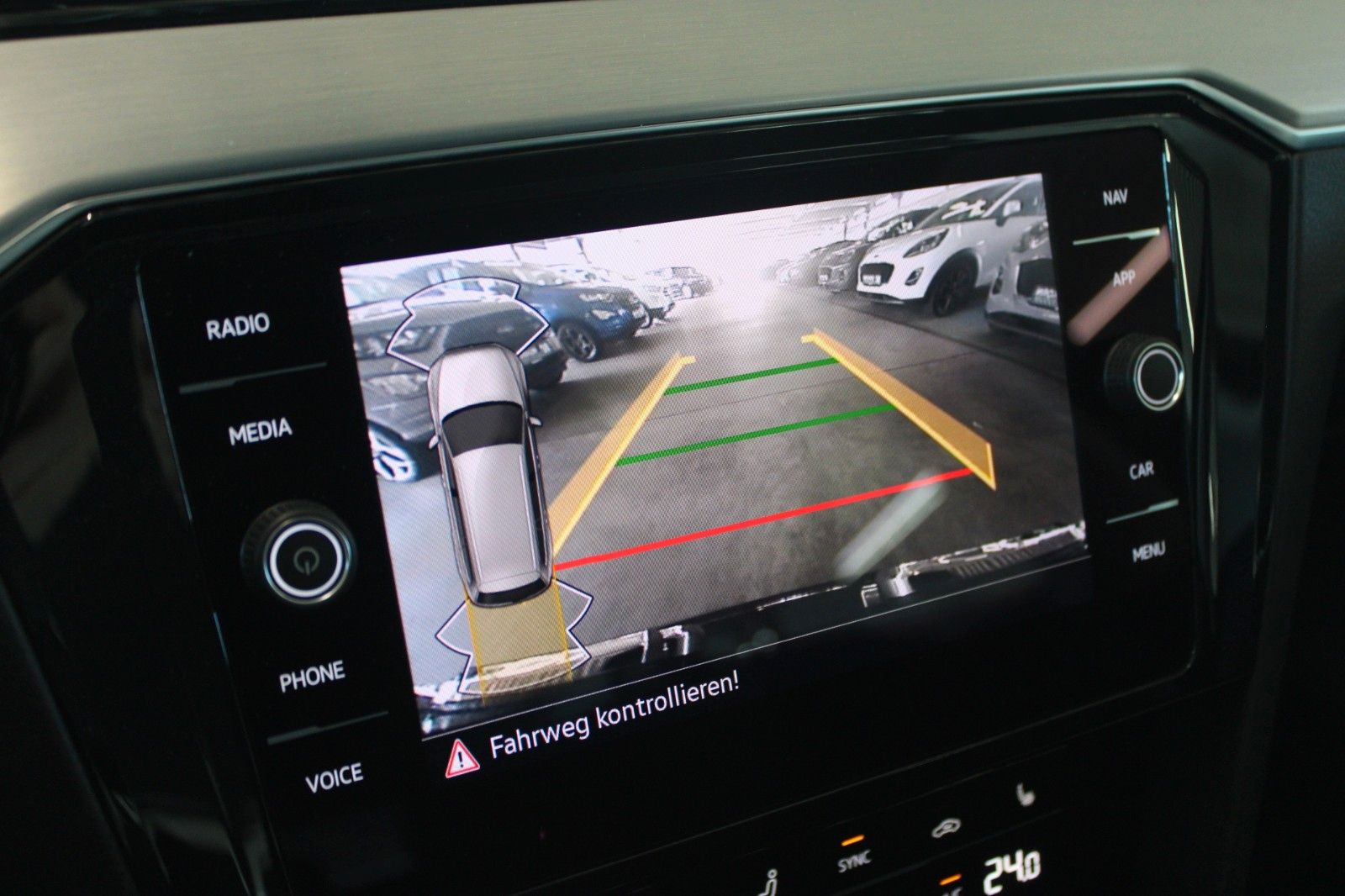 Fahrzeugabbildung Volkswagen Passat 2.0 TDI DSG Elegance LED CAM ACC NAVI uvm