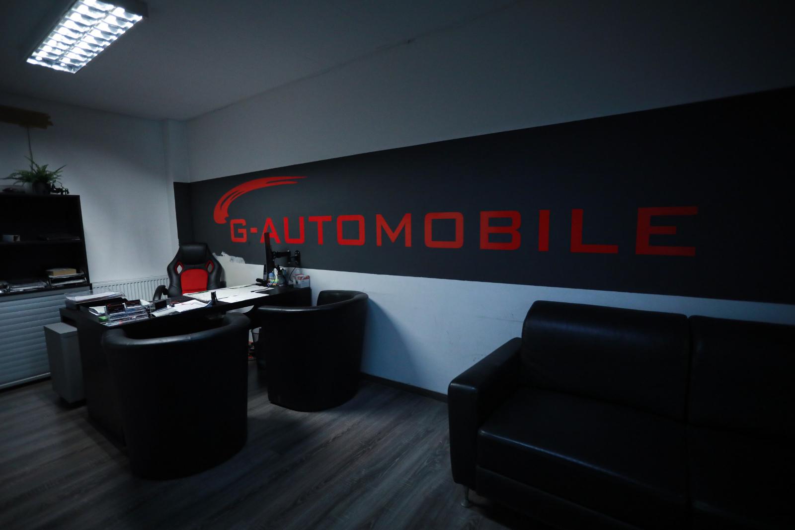 showroom-image-top