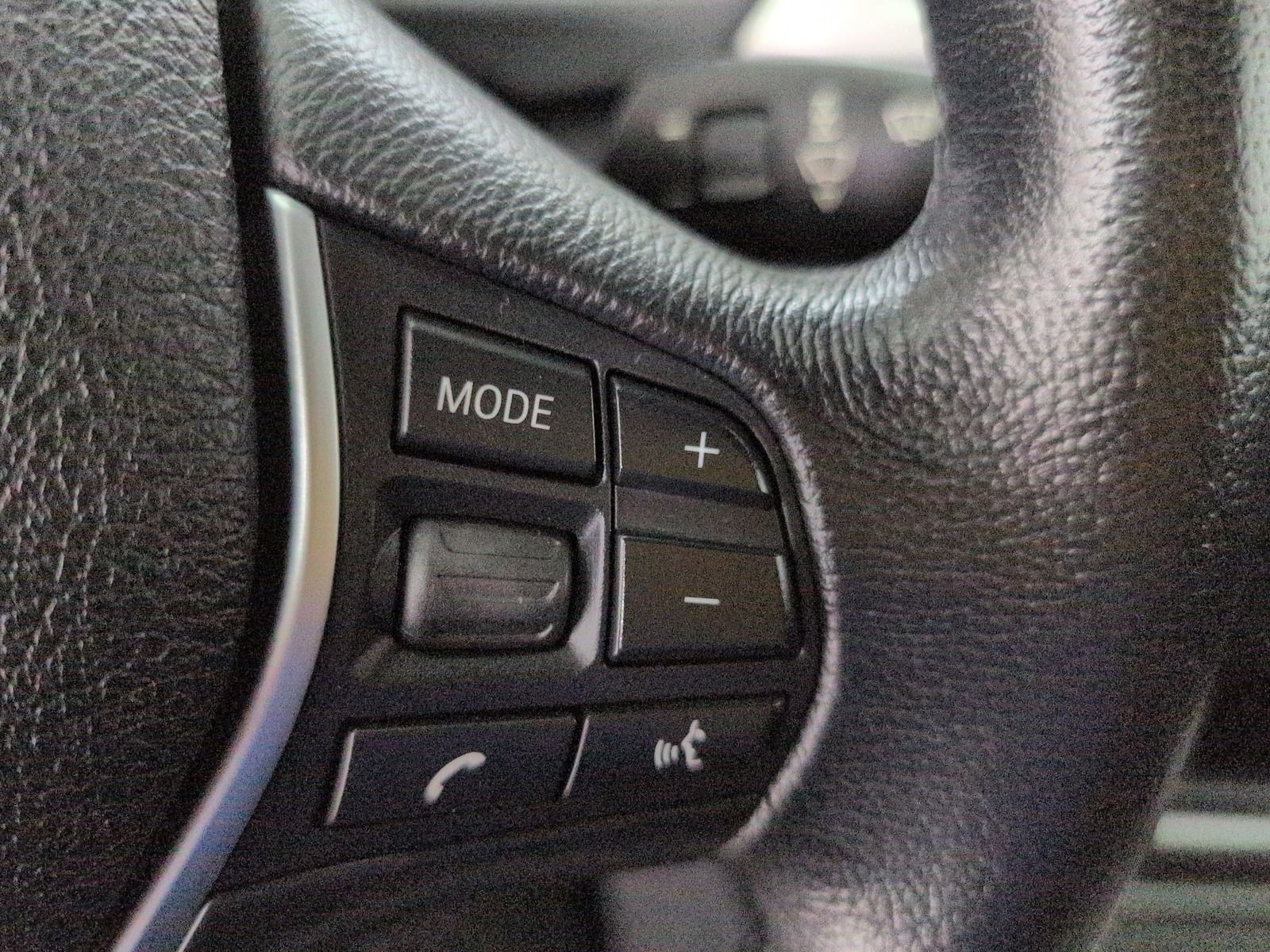 Fahrzeugabbildung BMW 320 d Touring xDrive * Leder * Bi- Xenon
