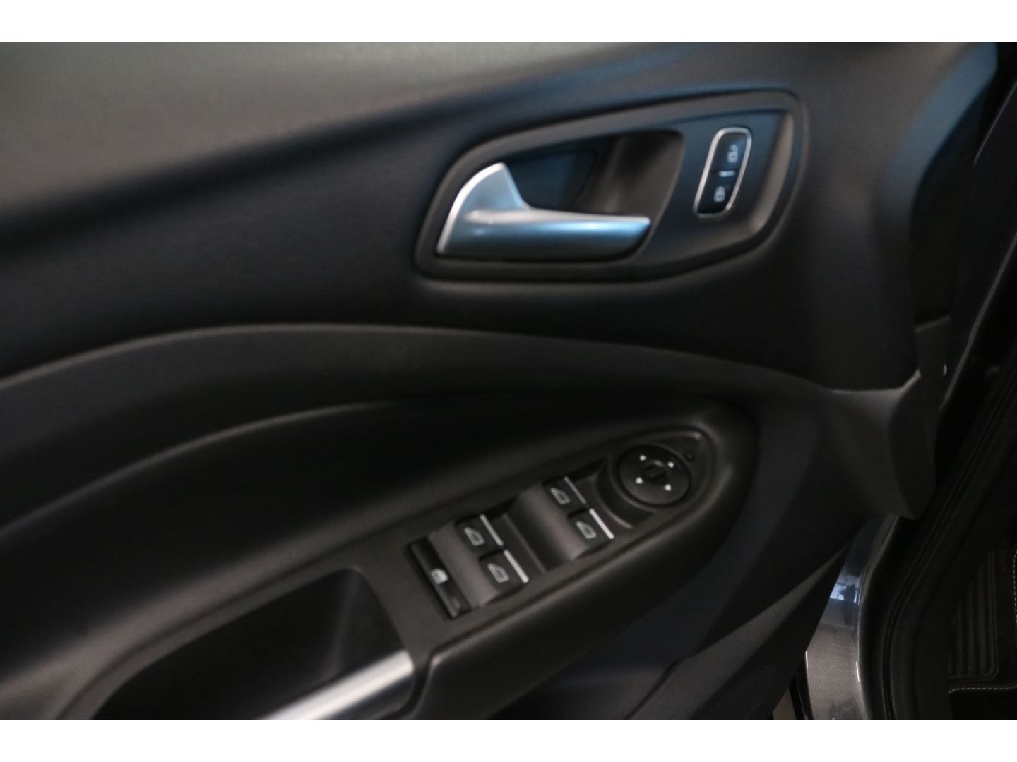 Fahrzeugabbildung Ford Kuga 1,5 Ecoboost Cool & Connect Start Stopp