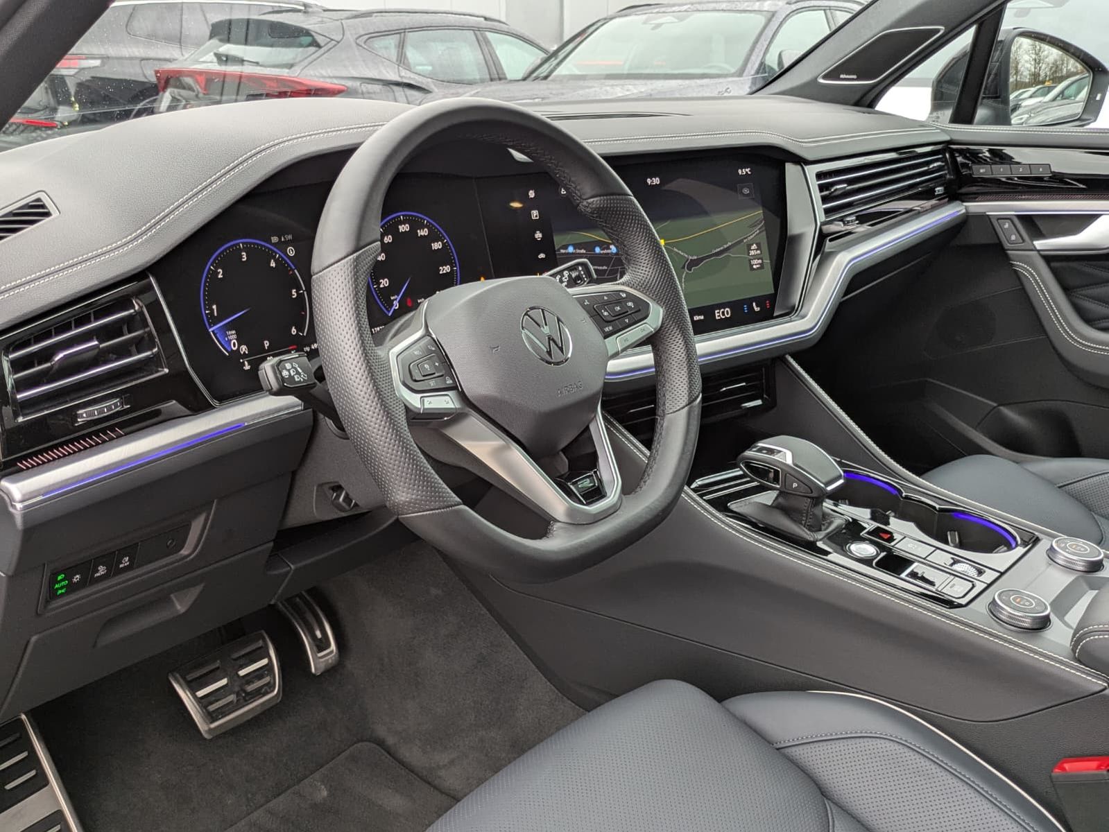 Fahrzeugabbildung Volkswagen Touareg 3.0TDI 4M R-Line VOLL Black 22" UPE 114T