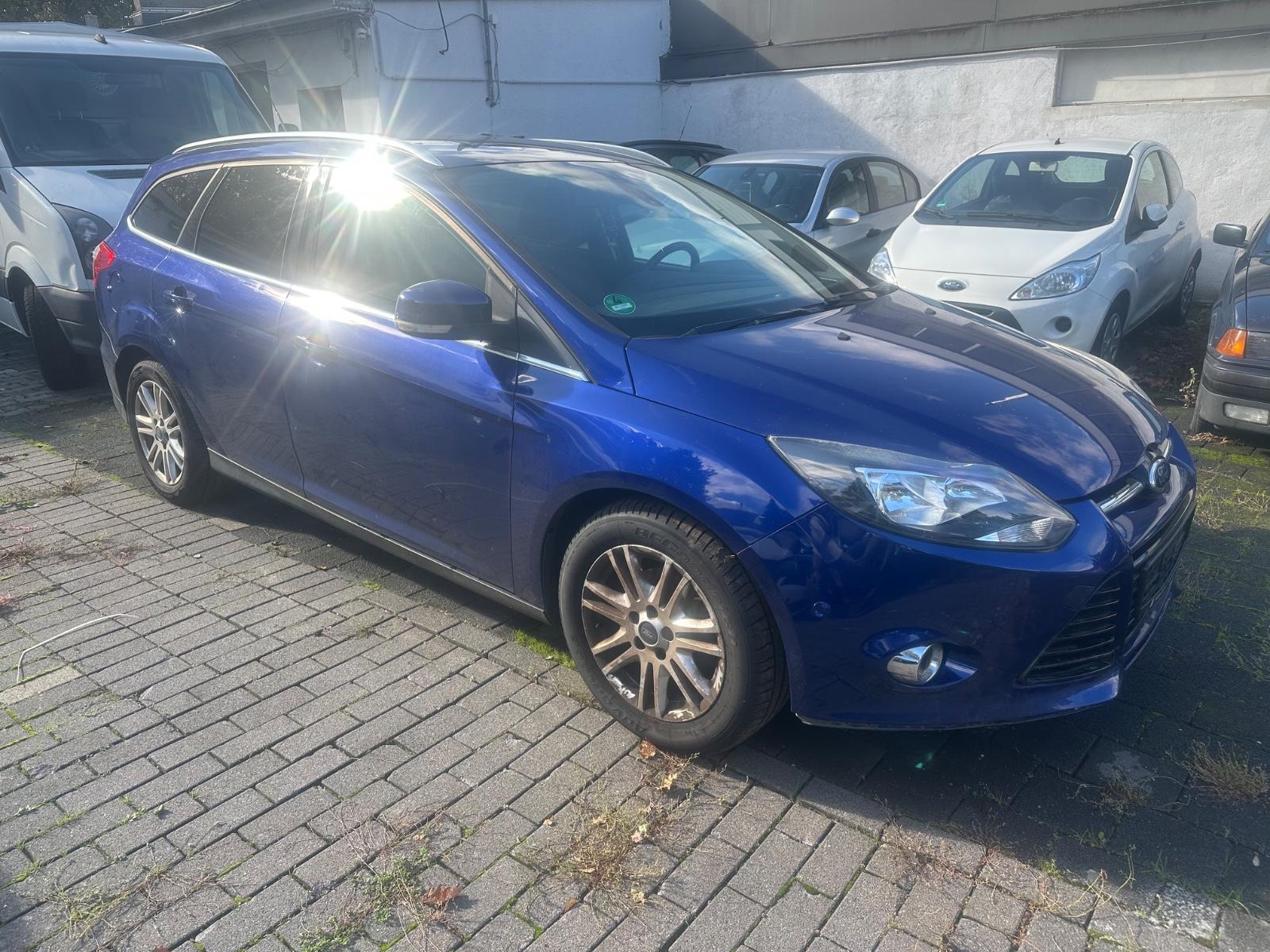 Ford Focus 2014 — interior