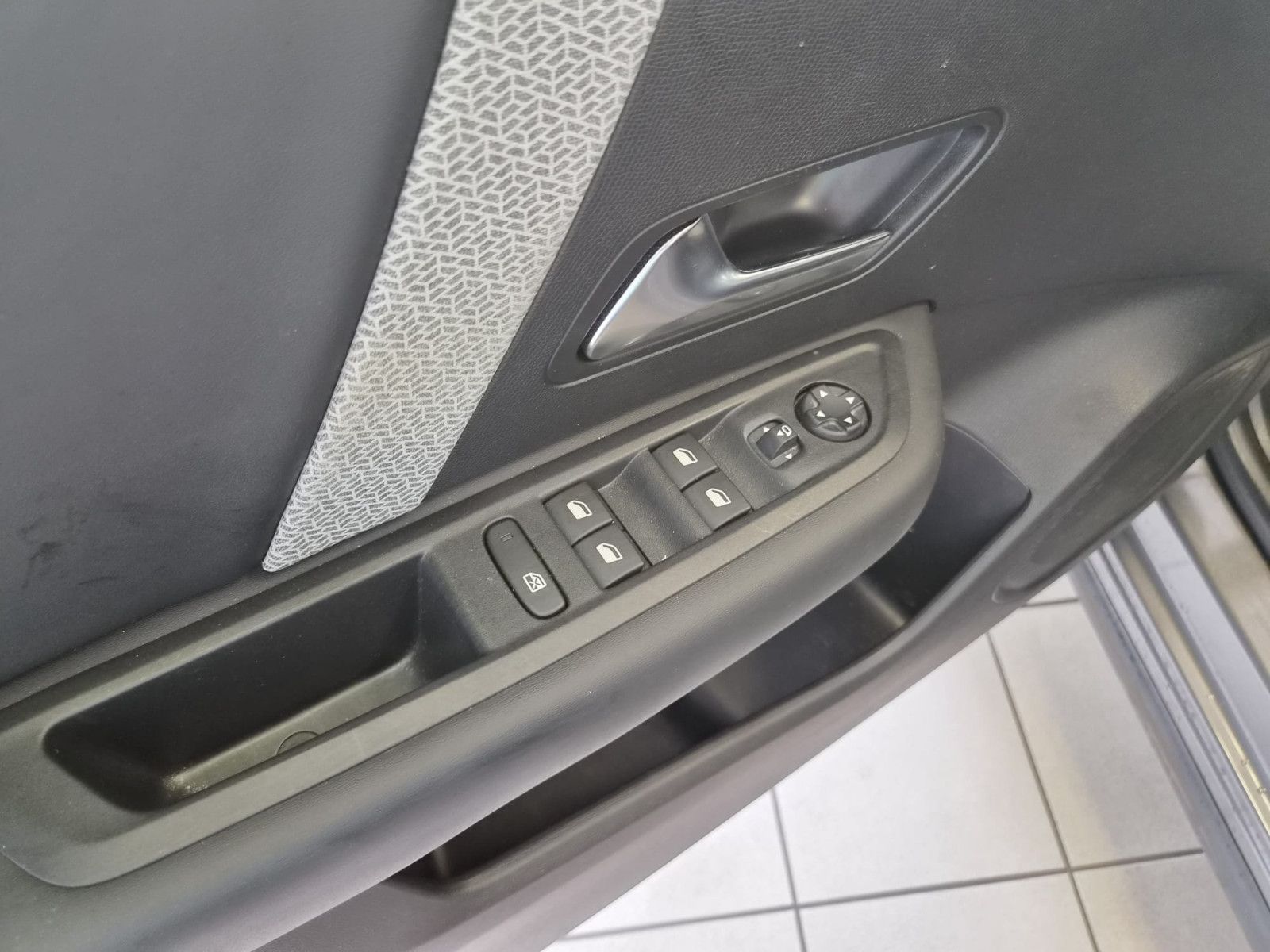 Fahrzeugabbildung Citroën C4 Lim. Plus / LED / NAVI / KAMERA / Sitzhz.