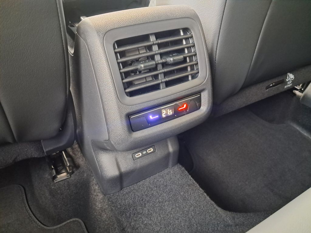VW T-Roc 1.5 eTSI DSG R-Line AHK Kamera ACC LED - Bild 12