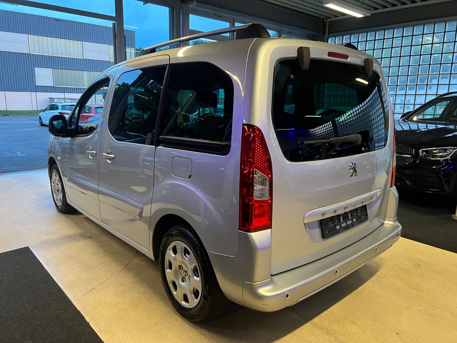 Fahrzeugabbildung Peugeot Partner Tepee Family * 1.HAND *