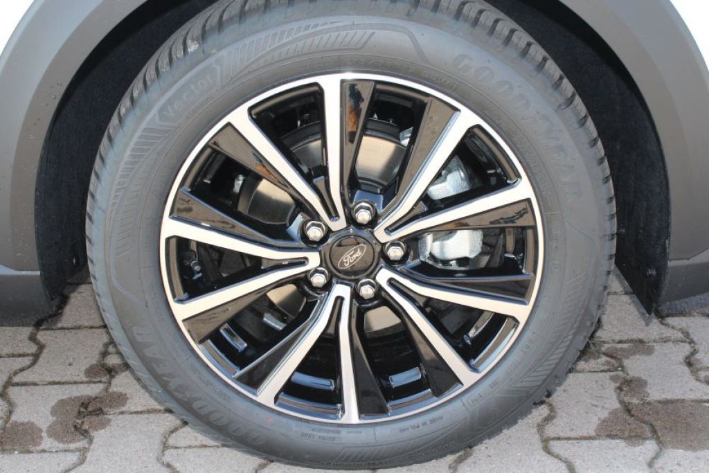 Fahrzeugabbildung Ford Puma Titanium Hybrid