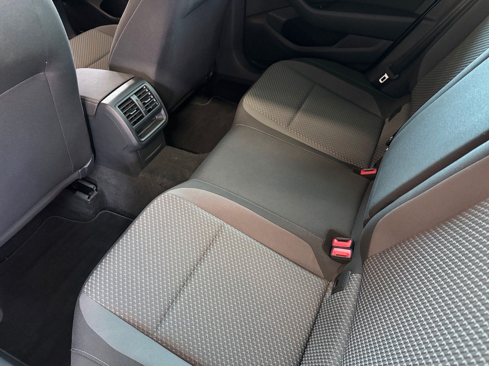 Fahrzeugabbildung Volkswagen Passat Variant 1.5 TSI