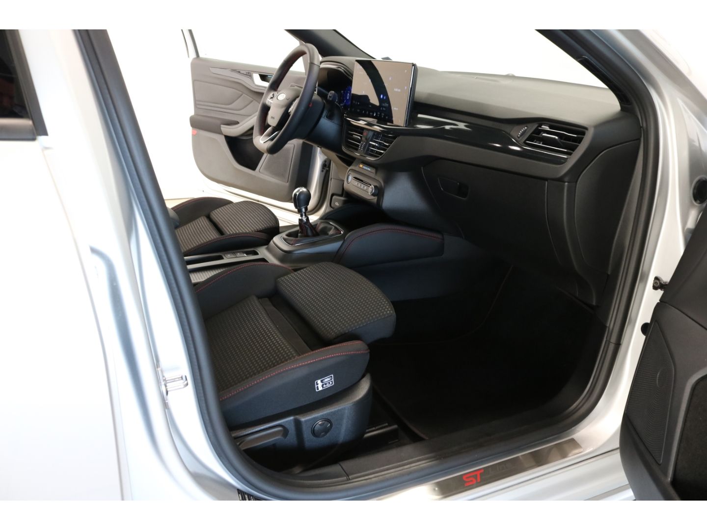 Fahrzeugabbildung Ford Focus Turnier ST-Line X 1.0 LED/Navi/B&O-Sound