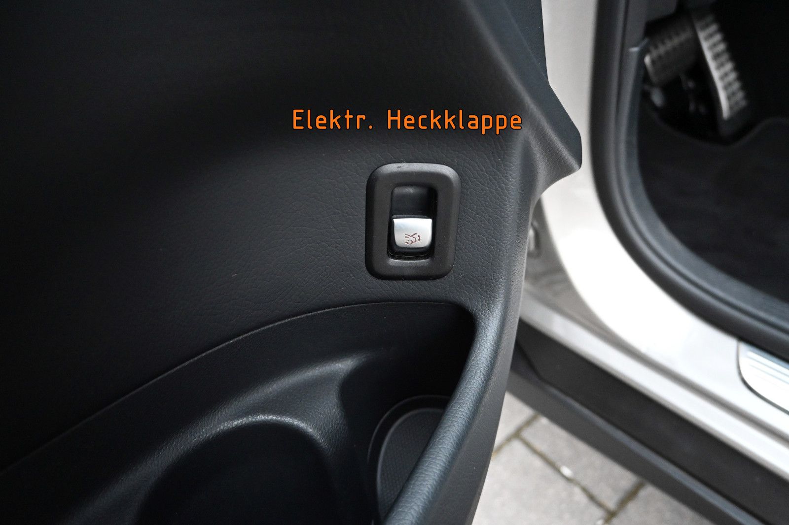 Fahrzeugabbildung Mercedes-Benz GLC 300 d 4MAT. Coupé AMG LINE °MEMORY°SITZKLIMA