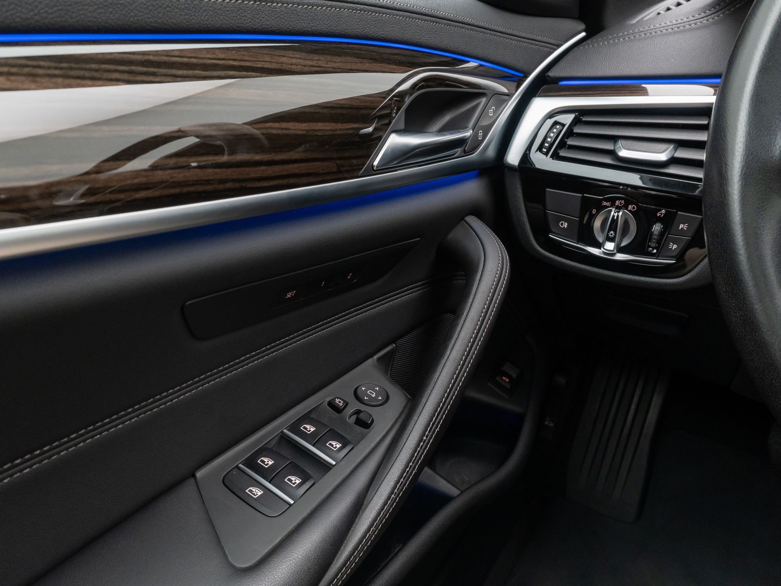 Fahrzeugabbildung BMW 540i xD Luxury Line 360° SoflCl DAB Panorama 20"