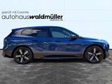 BMW iX xDrive50 Sportpaket - blaue BMW iX