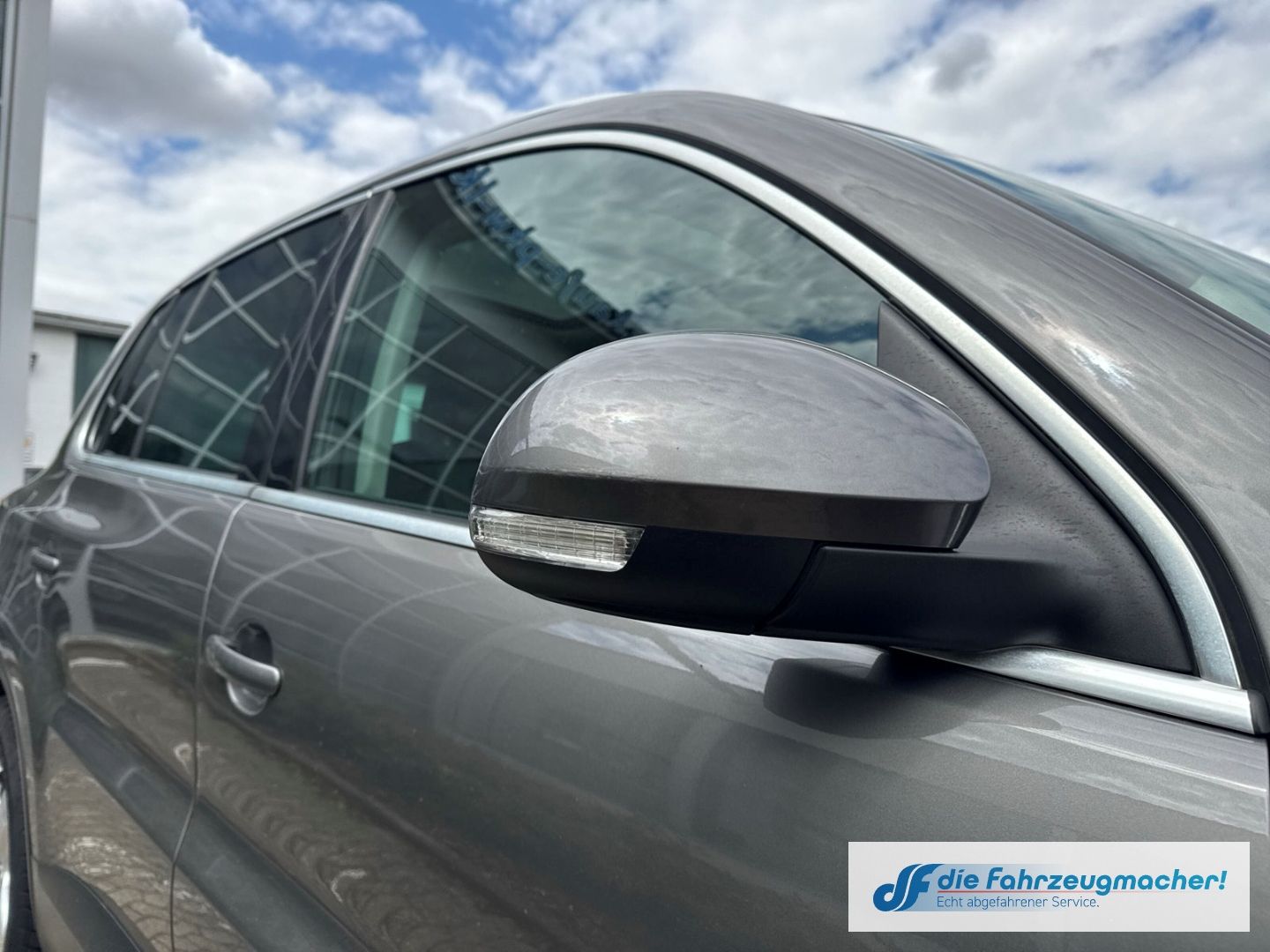Fahrzeugabbildung Volkswagen Tiguan Sport & Style 4Motion El. Panodach *EXPO