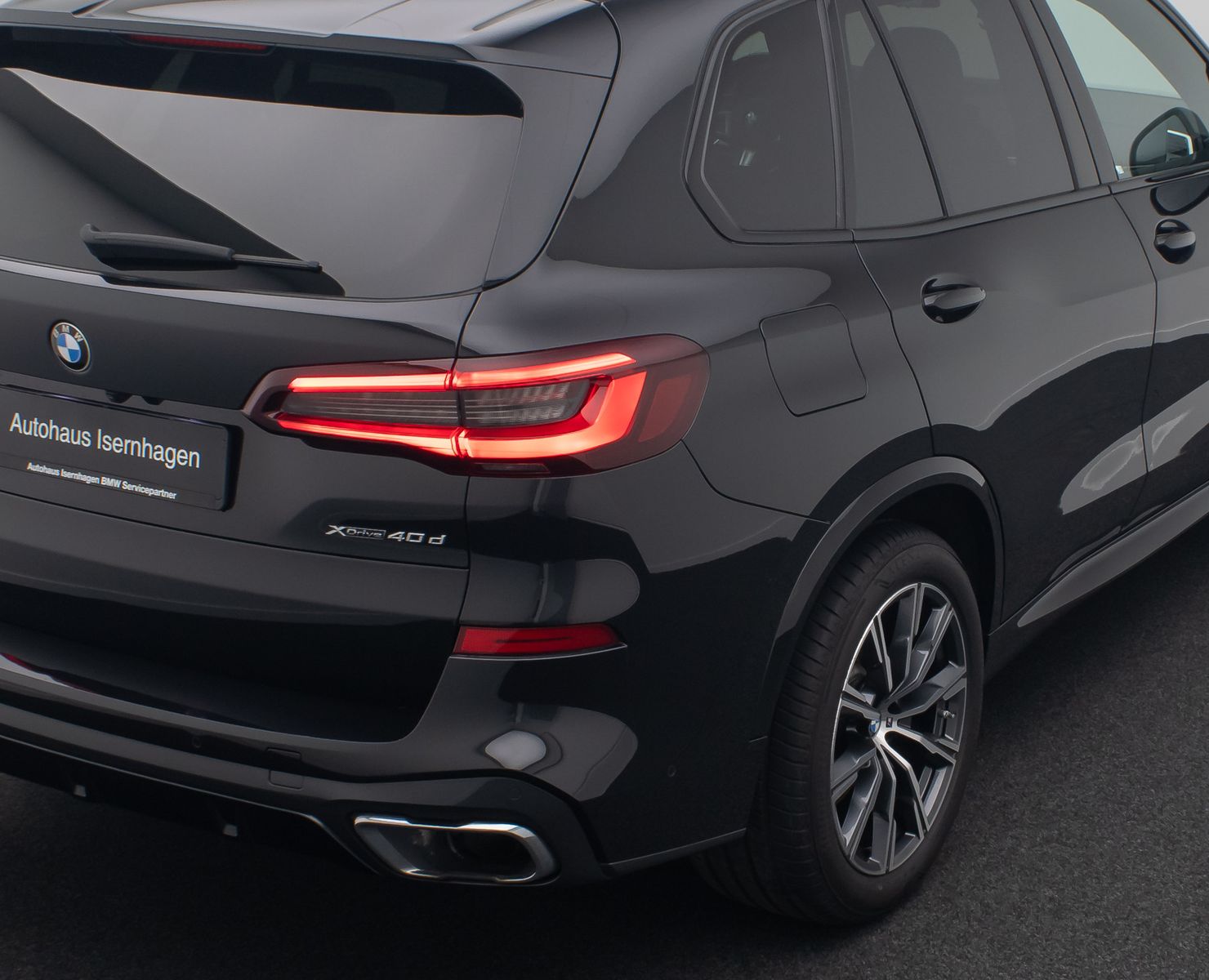 Fahrzeugabbildung BMW X5 xD40d M Sport Laser HUD DAB AHK Panorama Komf