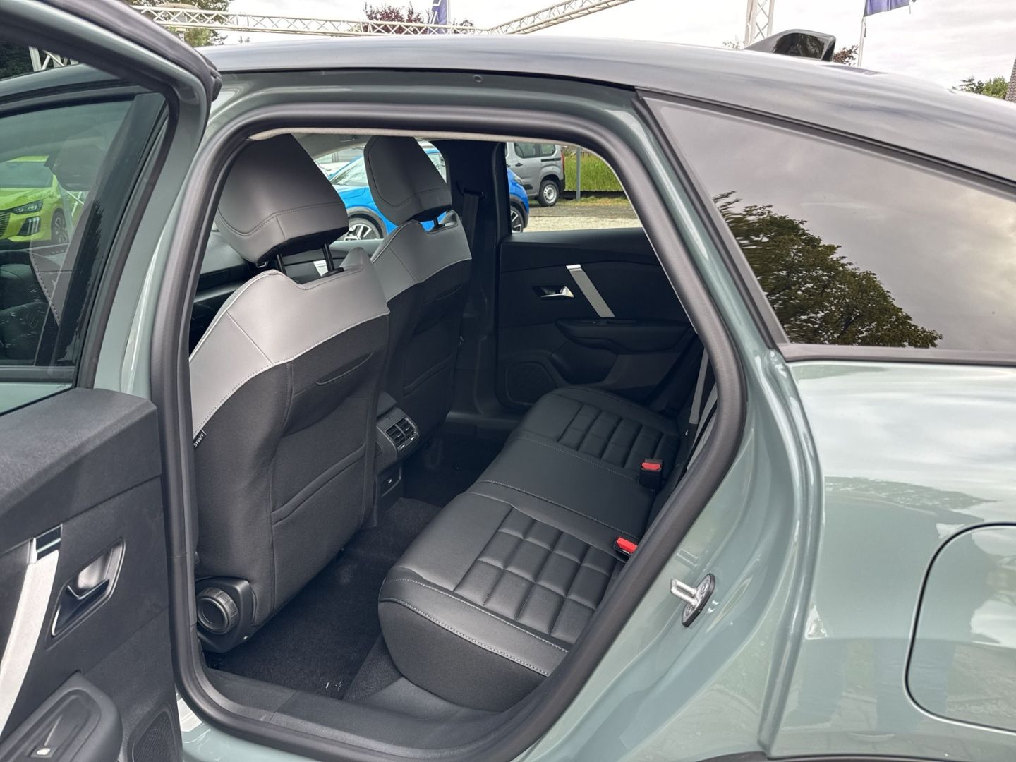 Fahrzeugabbildung Citroën C4 Max PureTech 130 Automatik MAX HUD Digitales