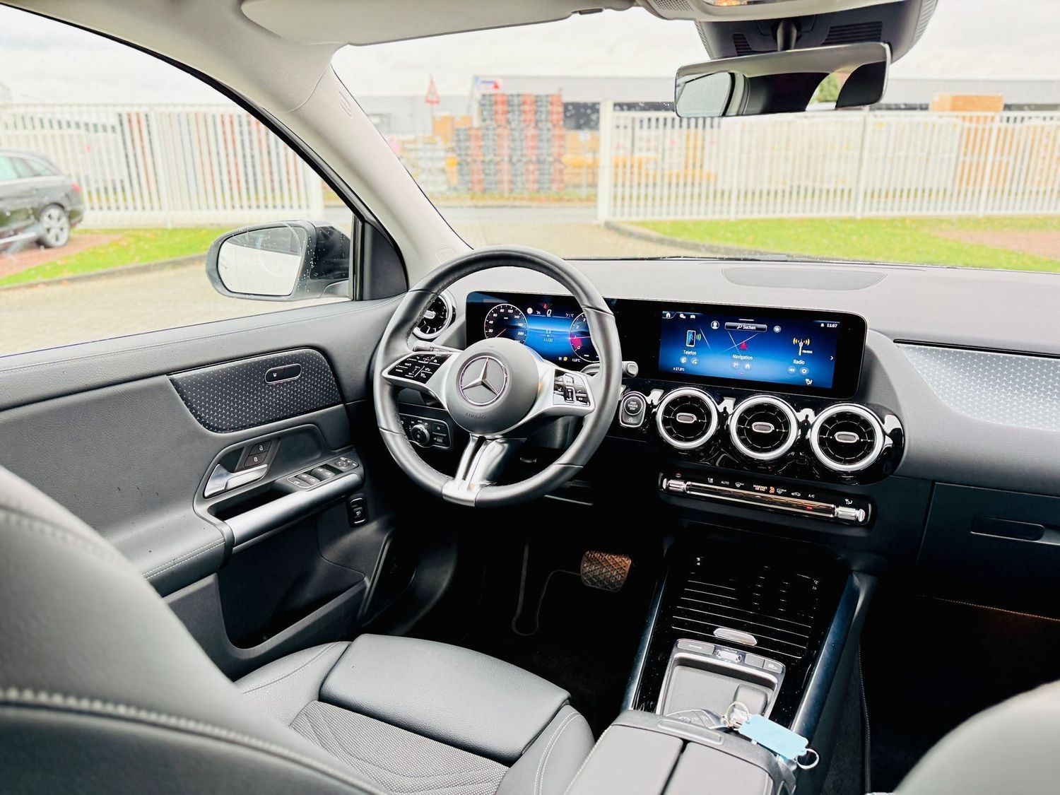 Fahrzeugabbildung Mercedes-Benz GLA 200 NIGHT & PROGRESSIVE, Winter, AHK, RFK, L