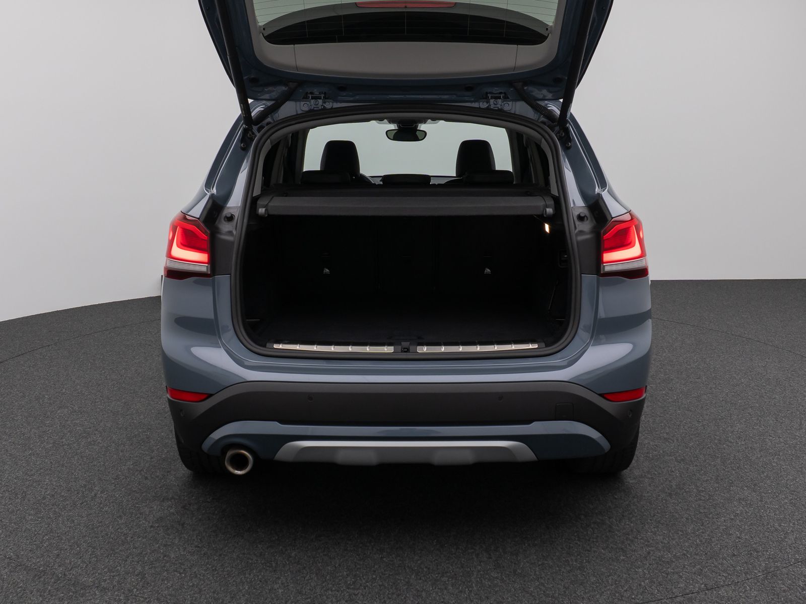Fahrzeugabbildung BMW X1 sD18i xLine Kamera DAB HiFi DrivAssist Sport