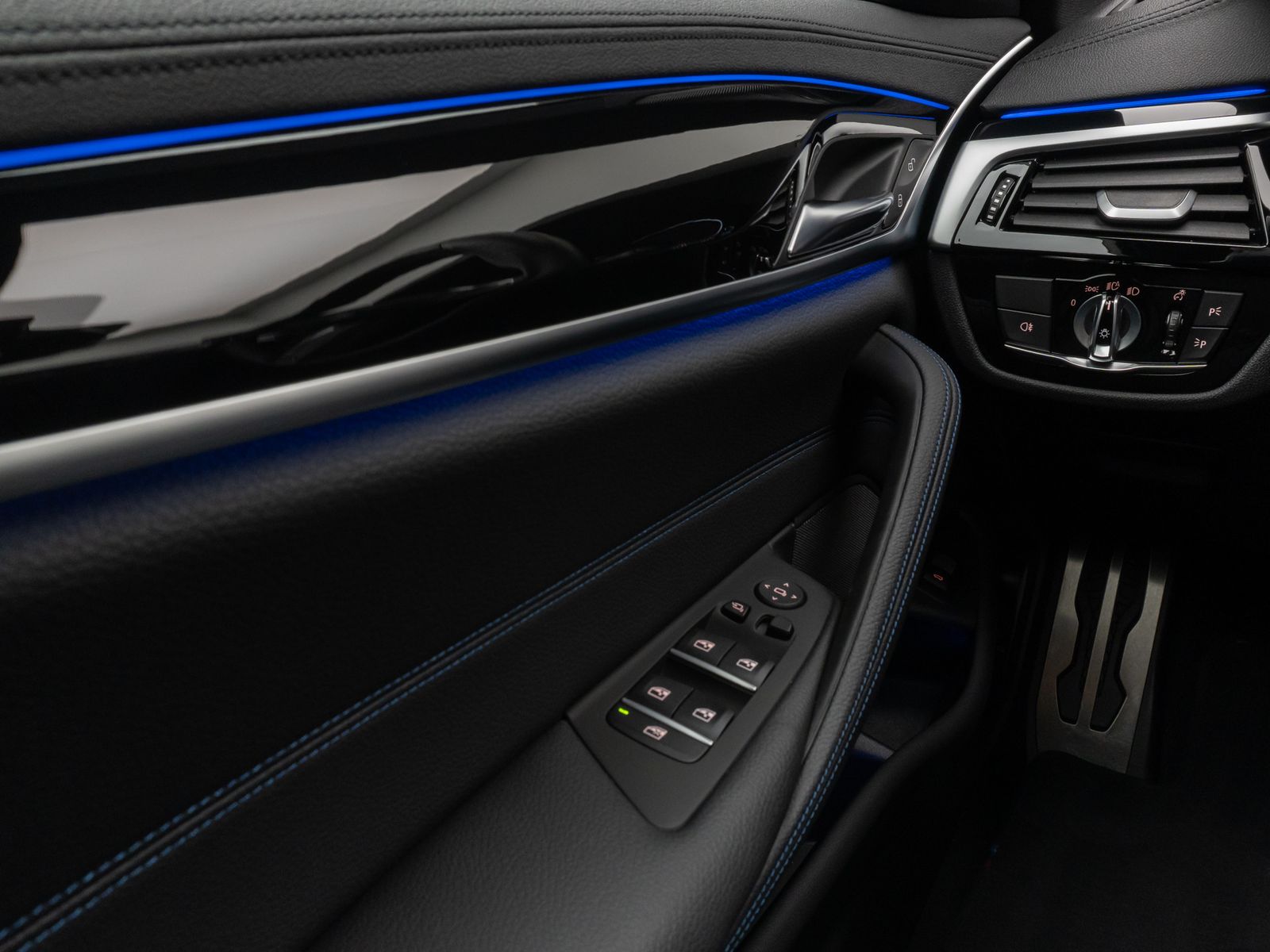 Fahrzeugabbildung BMW 540d xD M Sport Kamera Laser HUD DAB H/K Komfort